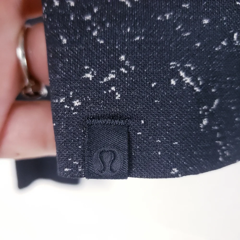 Lululemon Rest Less Cropped‎ 1/2 Zip Herringbone Fade Black / White Size 8